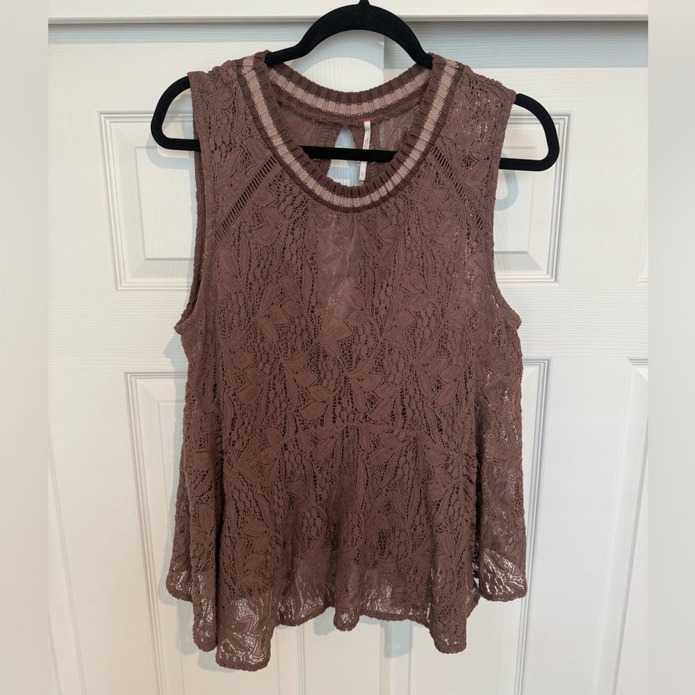 Free People Mocha Lace Top with a serious boho vibe! Size L.